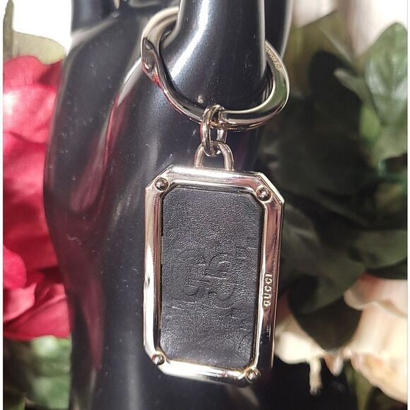 Gucci Leather Embossed Dog Tag KeyChain/Bag Charm GIFTABLE PRISTINE COND… - Picture 4 of 16